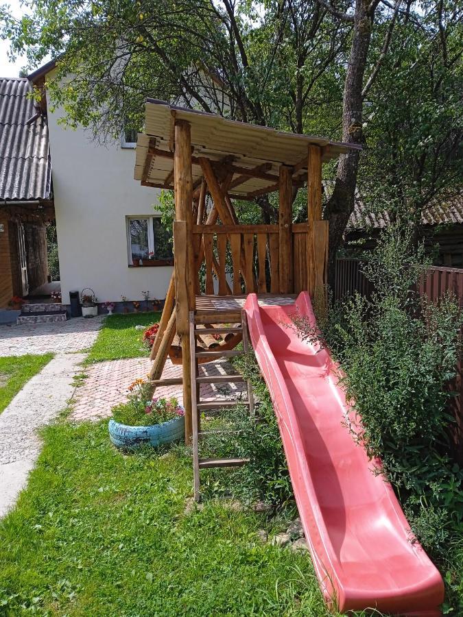 У Дядька Guest House Pilipets Bagian luar foto