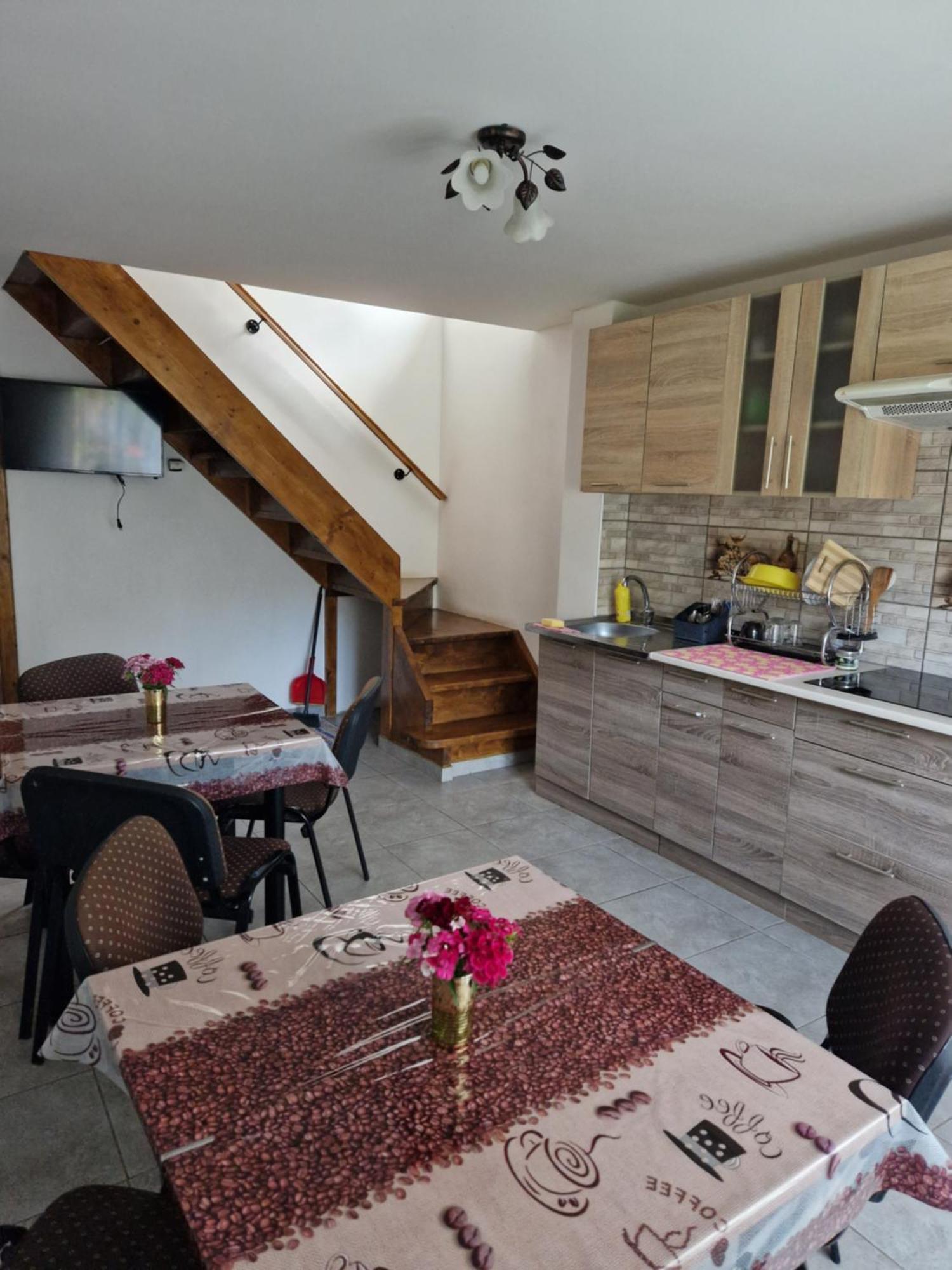 У Дядька Guest House Pilipets Bagian luar foto