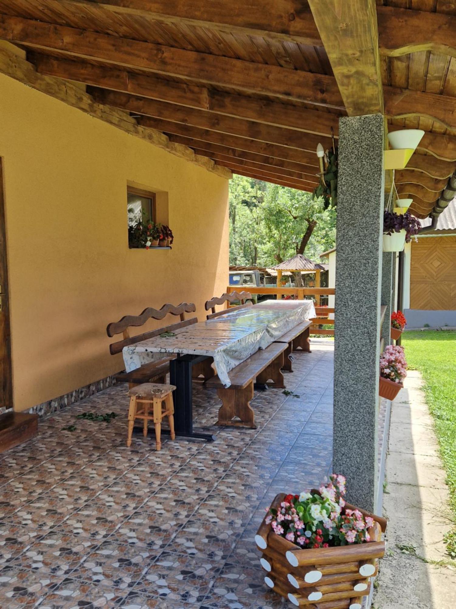 У Дядька Guest House Pilipets Bagian luar foto