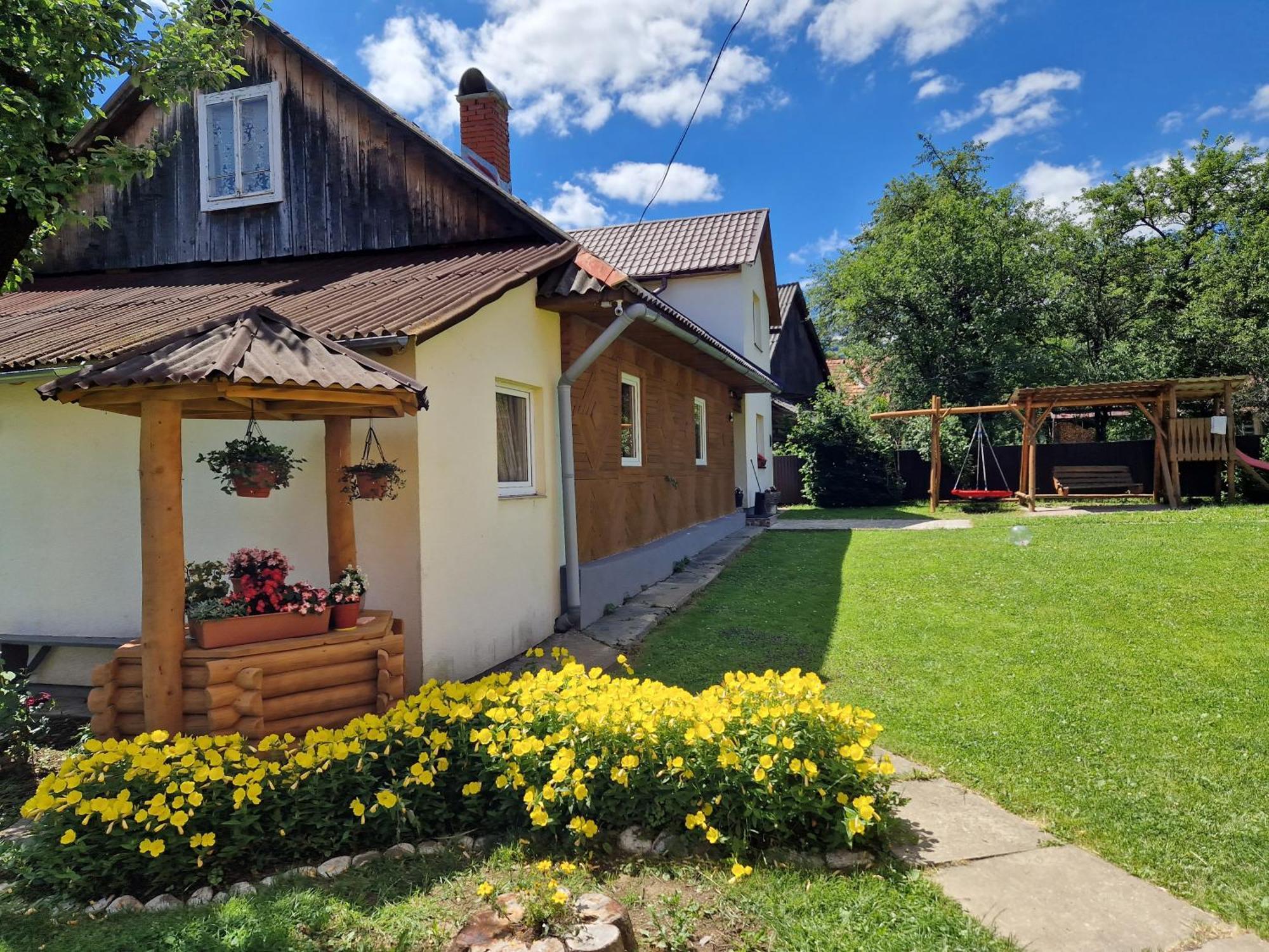 У Дядька Guest House Pilipets Bagian luar foto
